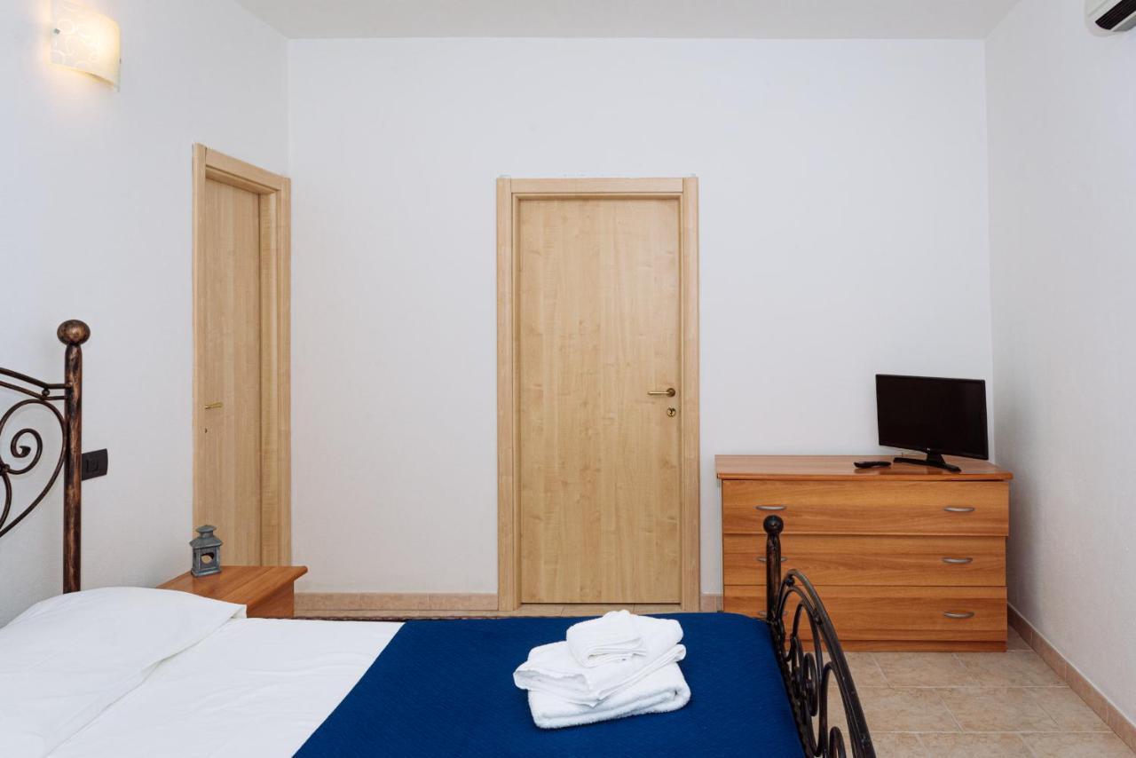 Casa Vacanze Maestrale - By Faendho Porto Torres Buitenkant foto